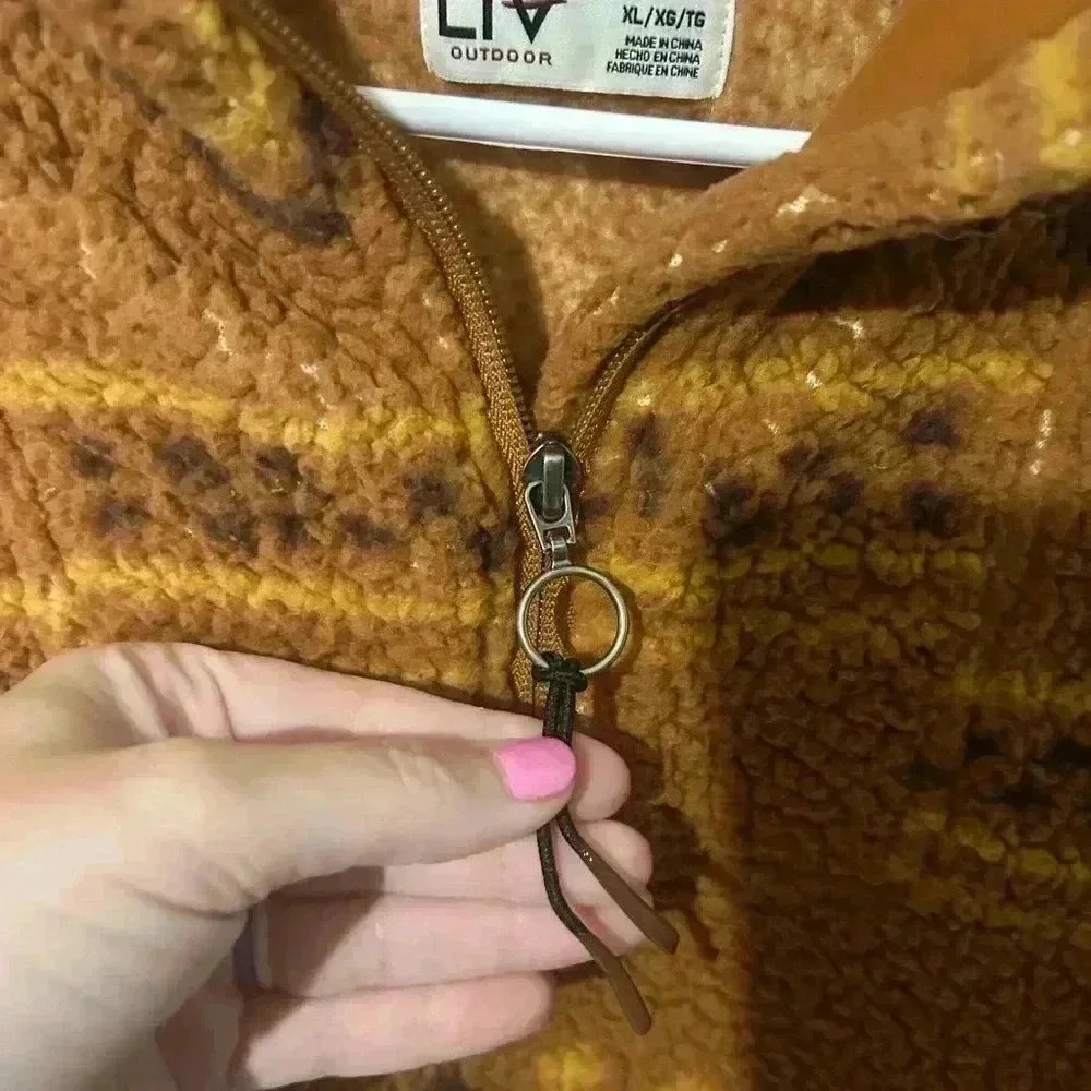 LIV Outdoor Aztec Fleece 1/4 zip Pullover. Size XL. Browns/Fuzzy/comfy. - Picture 3 of 8